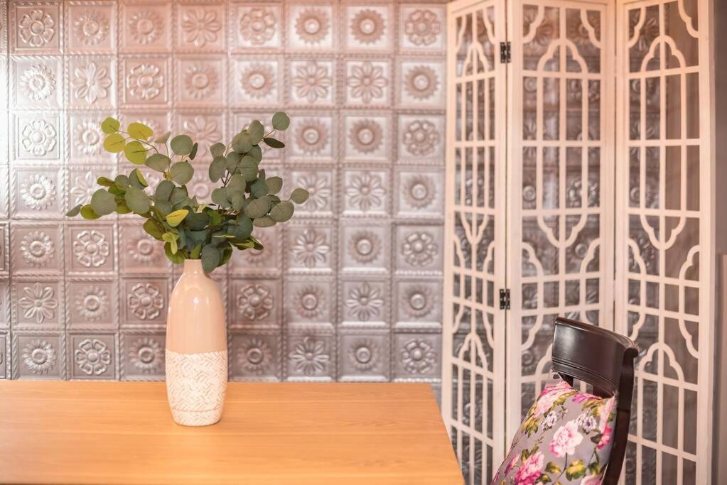Apartamento Rest Sleep Repeat By Museum In A Modern Victorian Way Atenas Exterior foto
